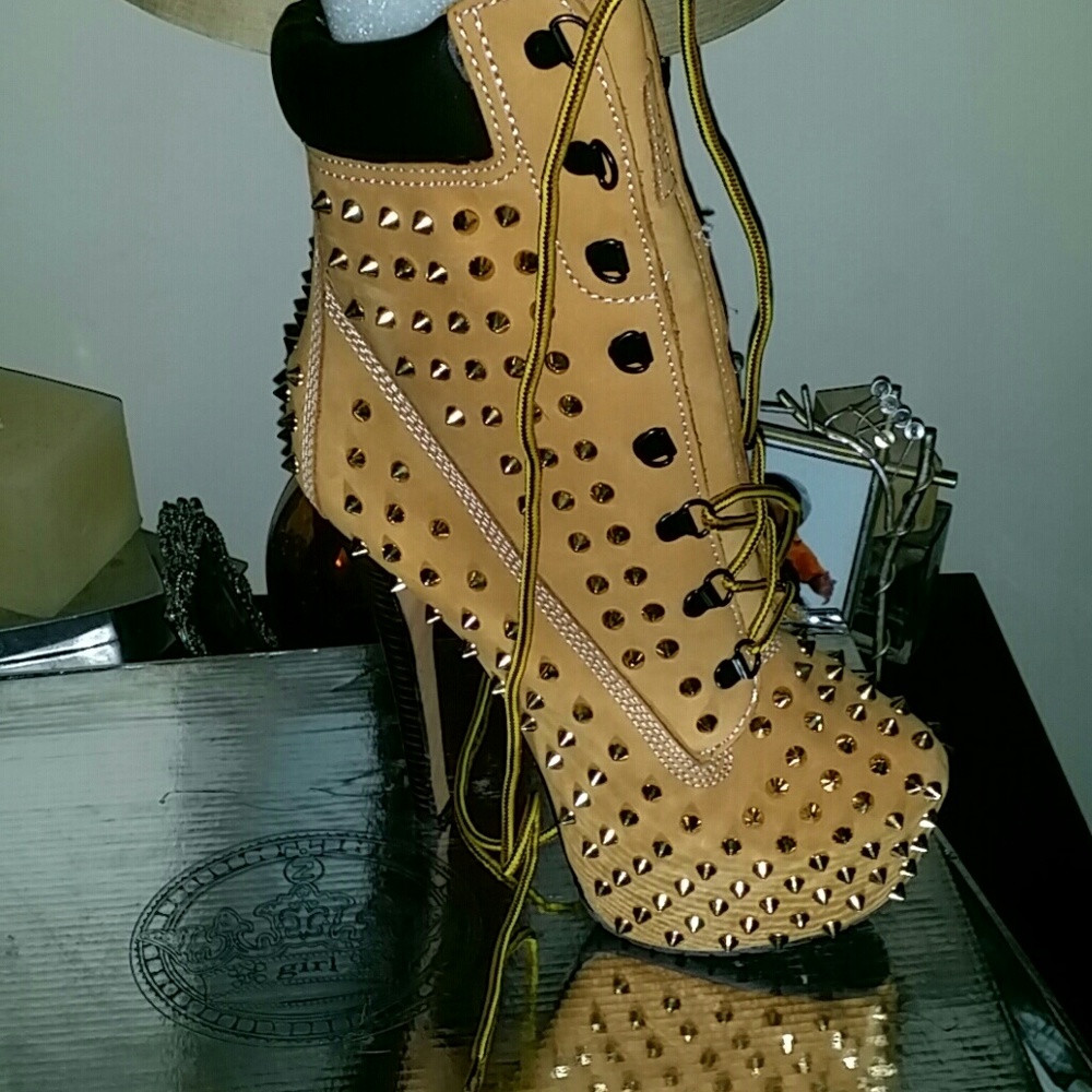 *Zigi studded platform boots*